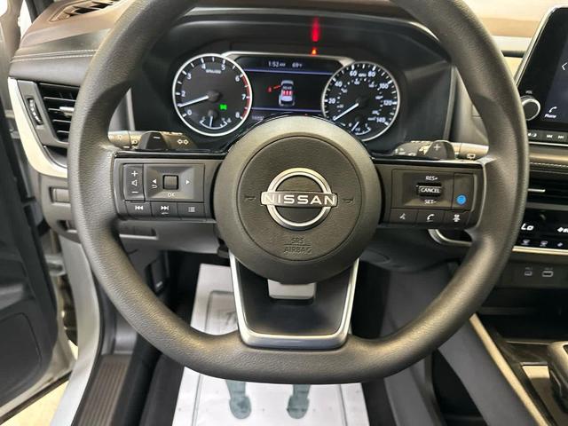 Photo of 2023 Pearl White Tri-Coat Nissan Rogue