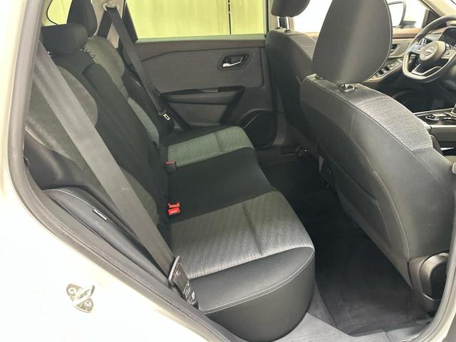 Photo of 2023 Pearl White Tri-Coat Nissan Rogue