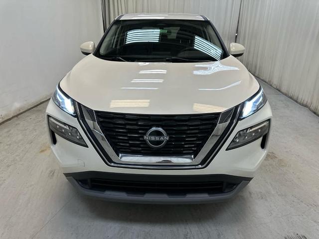 Photo of 2023 Pearl White Tri-Coat Nissan Rogue