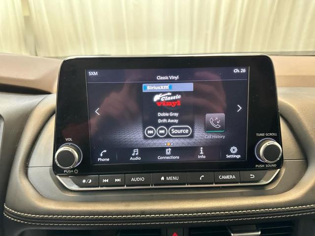 Photo of 2023 Pearl White Tri-Coat Nissan Rogue