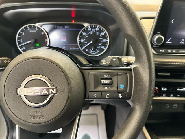 Photo of 2023 Pearl White Tri-Coat Nissan Rogue