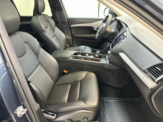 Photo of 2023 Denim Blue Metallic Volvo XC90