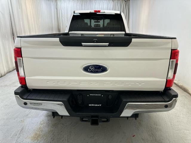Photo of 2018 White Platinum Tri-Coat Metallic Ford F-350