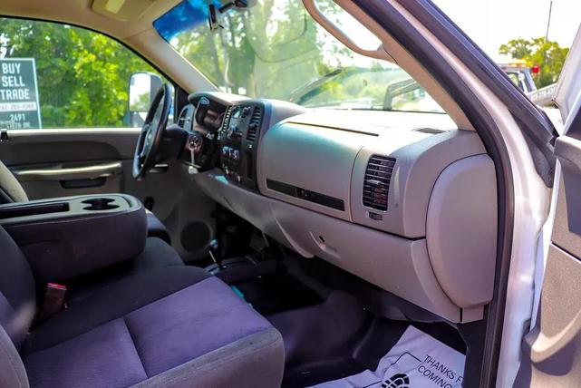 Photo of 2013 Summit White Chevrolet Silverado 2500