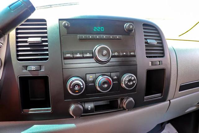 Photo of 2013 Summit White Chevrolet Silverado 2500