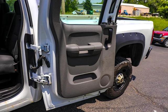 Photo of 2013 Summit White Chevrolet Silverado 2500