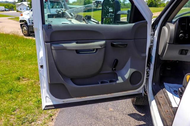 Photo of 2013 Summit White Chevrolet Silverado 2500
