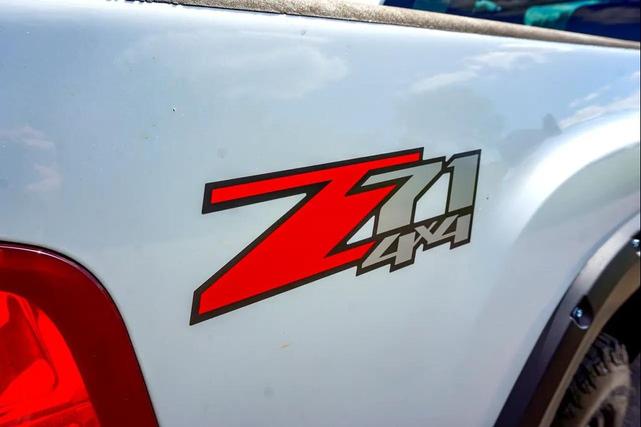 Photo of 2011 Summit White GMC Sierra 1500