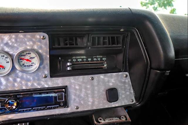 Photo of 1970 Silver Chevrolet Monte Carlo