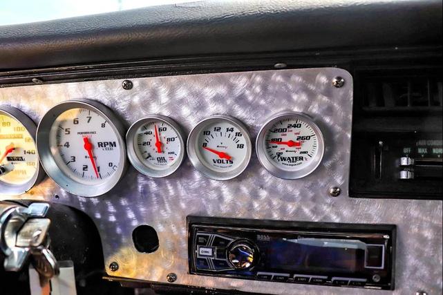 Photo of 1970 Silver Chevrolet Monte Carlo