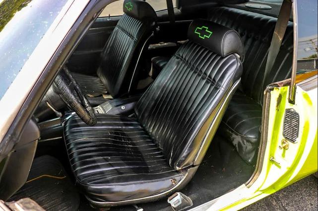 Photo of 1970 Silver Chevrolet Monte Carlo