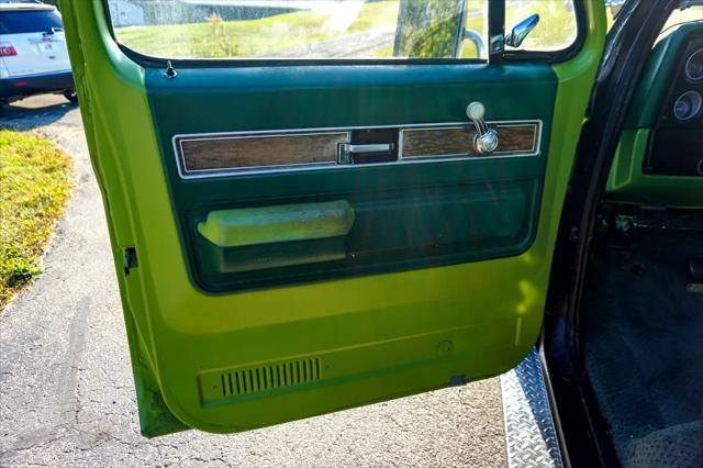 Photo of 1975 Green Chevrolet C20/K20