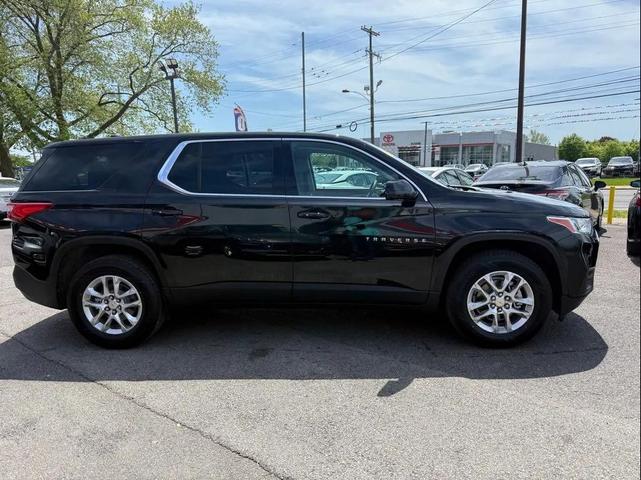 Photo of 2019 Mosaic Black Metallic Chevrolet Traverse