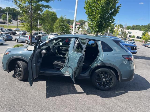 Photo of 2023 Nordic Forest Pearl Honda HR-V