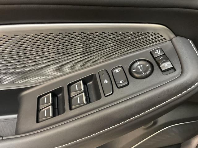 Photo of 2023 Liquid Carbon Metallic Acura MDX