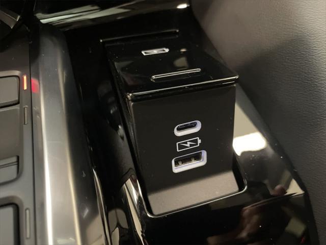 Photo of 2023 Liquid Carbon Metallic Acura MDX