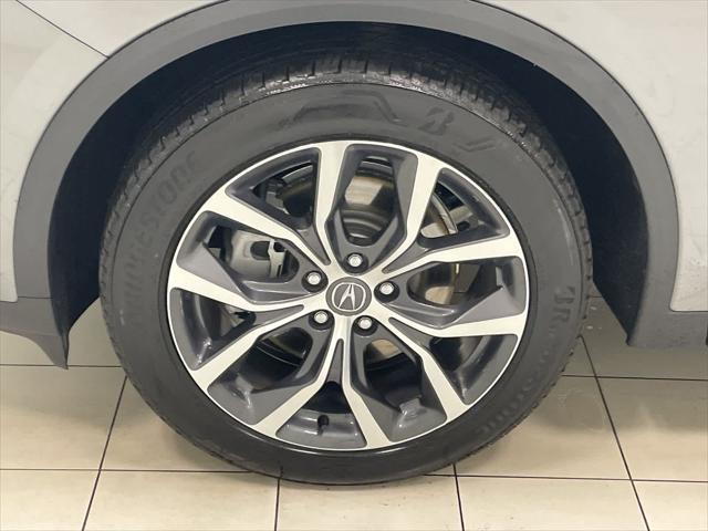 Photo of 2023 Liquid Carbon Metallic Acura MDX