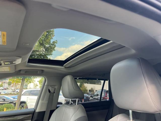 Photo of 2020 Magnetic Gray Metallic Toyota Highlander Hybrid