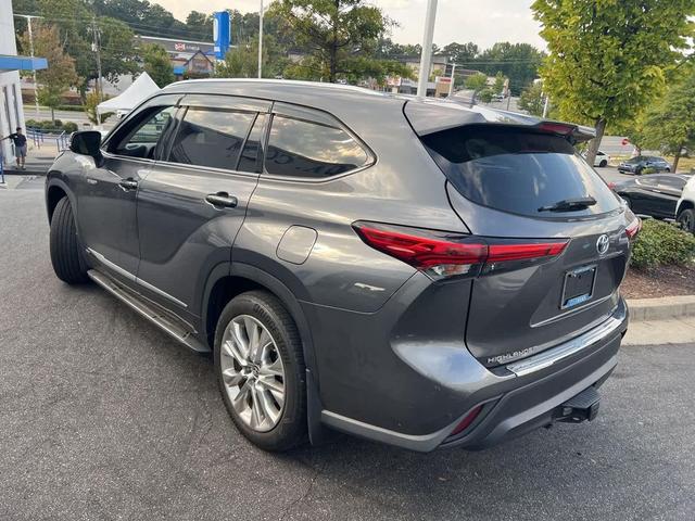 Photo of 2020 Magnetic Gray Metallic Toyota Highlander Hybrid