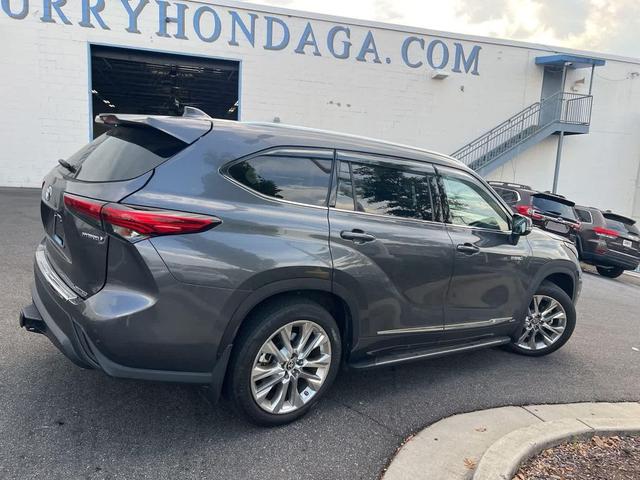Photo of 2020 Magnetic Gray Metallic Toyota Highlander Hybrid
