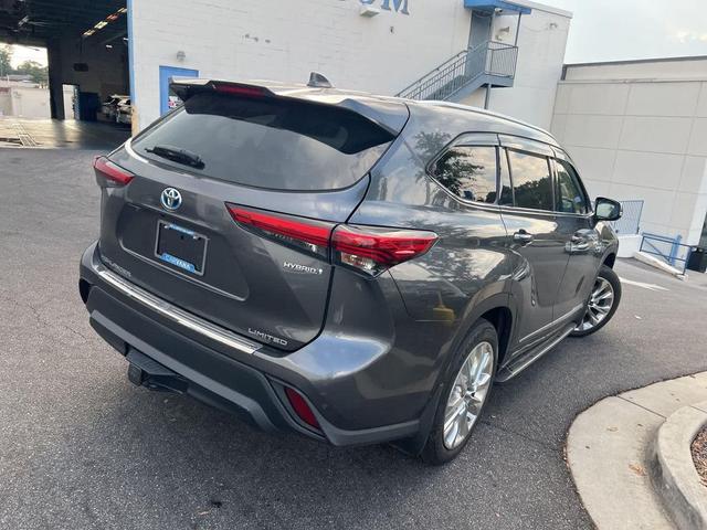 Photo of 2020 Magnetic Gray Metallic Toyota Highlander Hybrid