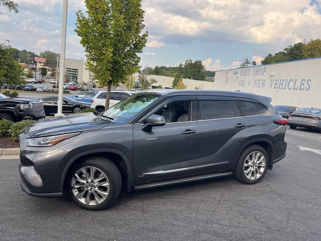 Photo of 2020 Magnetic Gray Metallic Toyota Highlander Hybrid
