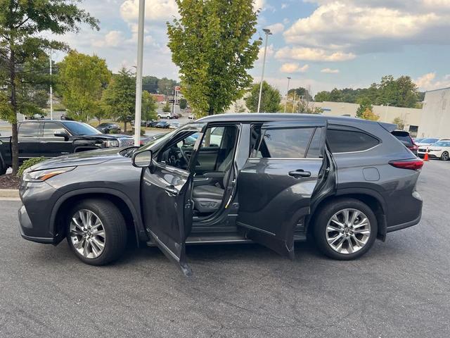 Photo of 2020 Magnetic Gray Metallic Toyota Highlander Hybrid