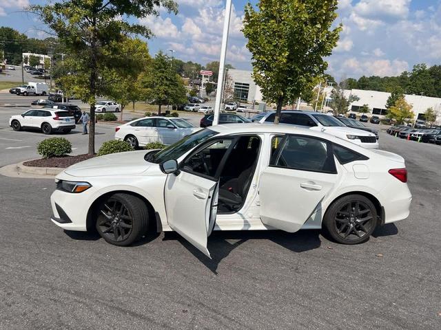Photo of 2022 Platinum White Pearl Honda Civic