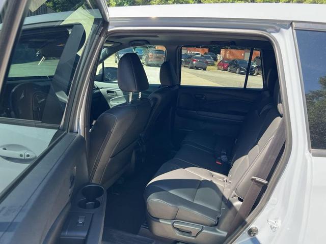 Photo of 2022 Sonic Gray Pearl Honda Passport