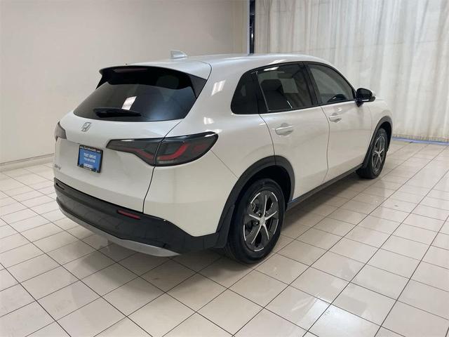 Photo of 2025 Platinum White Pearl Honda HR-V