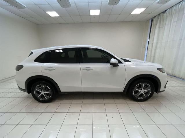 Photo of 2025 Platinum White Pearl Honda HR-V