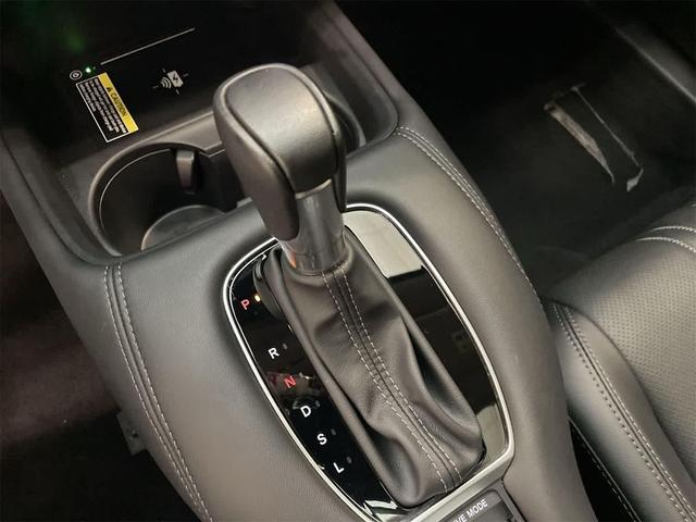 Photo of 2025 Platinum White Pearl Honda HR-V