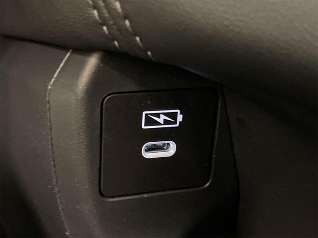 Photo of 2025 Platinum White Pearl Honda HR-V