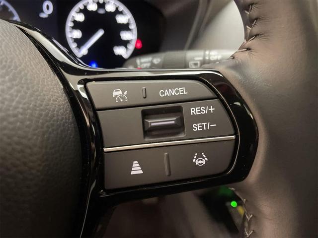 Photo of 2025 Platinum White Pearl Honda HR-V