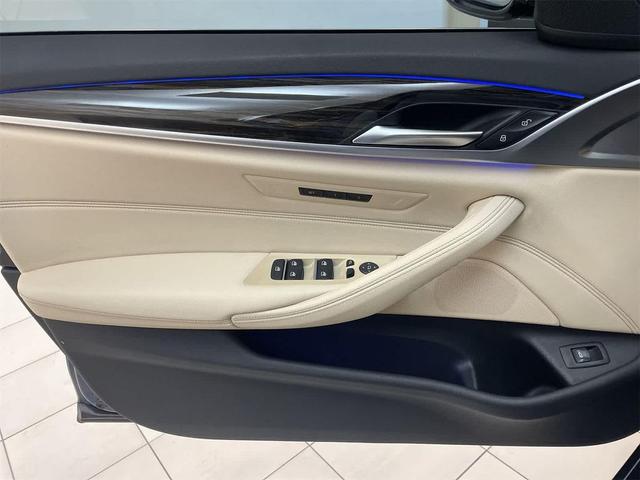 Photo of 2021 Phytonic Blue Metallic BMW 530