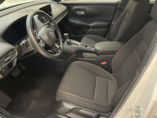 Photo of 2024 Platinum White Pearl Honda HR-V