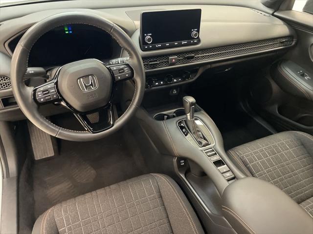 Photo of 2024 Platinum White Pearl Honda HR-V