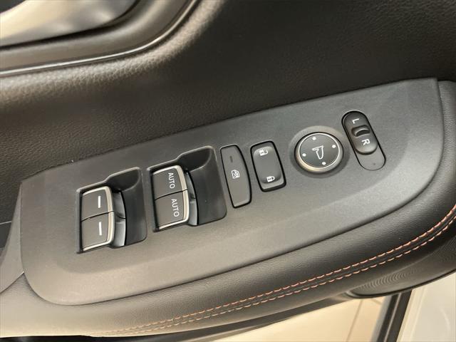 Photo of 2024 Platinum White Pearl Honda HR-V
