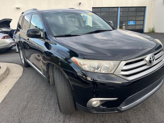 Photo of 2011 Black Toyota Highlander