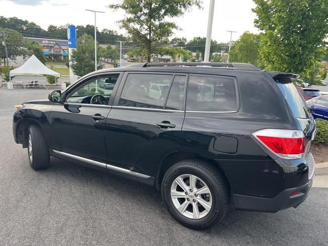 Photo of 2011 Black Toyota Highlander
