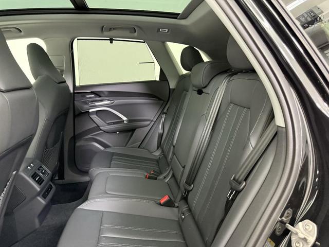 Photo of 2025 Mythos Black Metallic Audi Q5