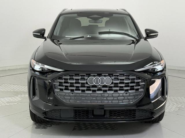 Photo of 2025 Mythos Black Metallic Audi Q5