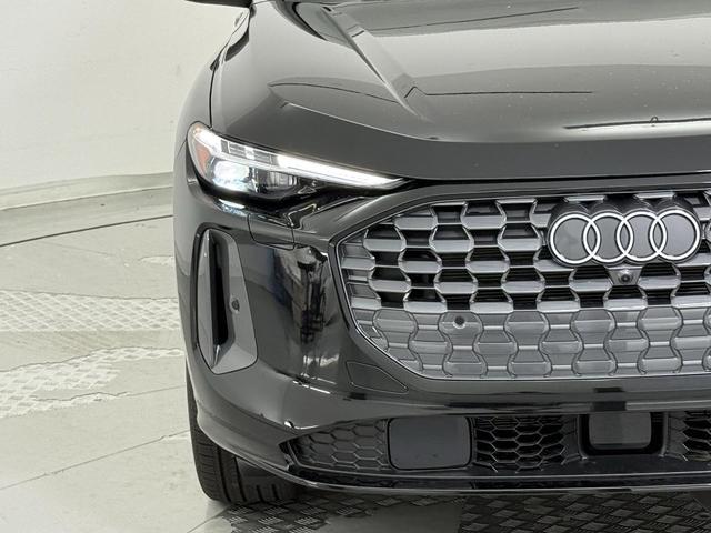 Photo of 2025 Mythos Black Metallic Audi Q5