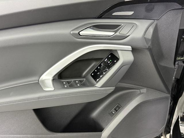 Photo of 2025 Mythos Black Metallic Audi Q5