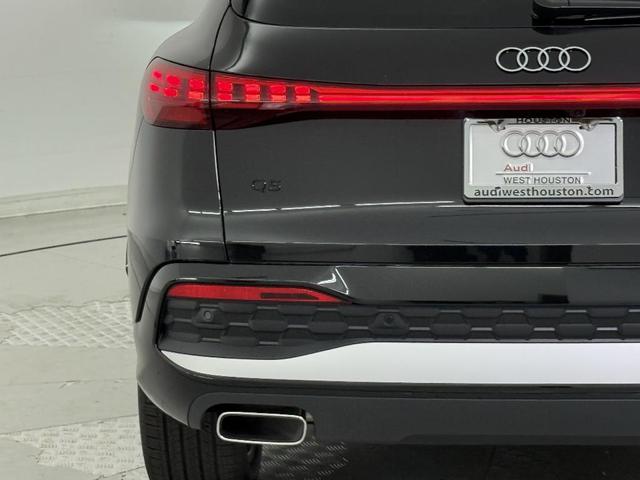 Photo of 2025 Mythos Black Metallic Audi Q5