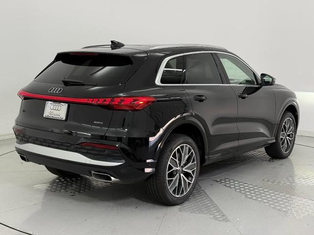 Photo of 2025 Mythos Black Metallic Audi Q5