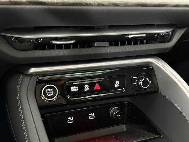 Photo of 2025 Tambora Gray Metallic Audi Q5