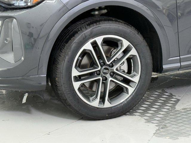 Photo of 2025 Tambora Gray Metallic Audi Q5