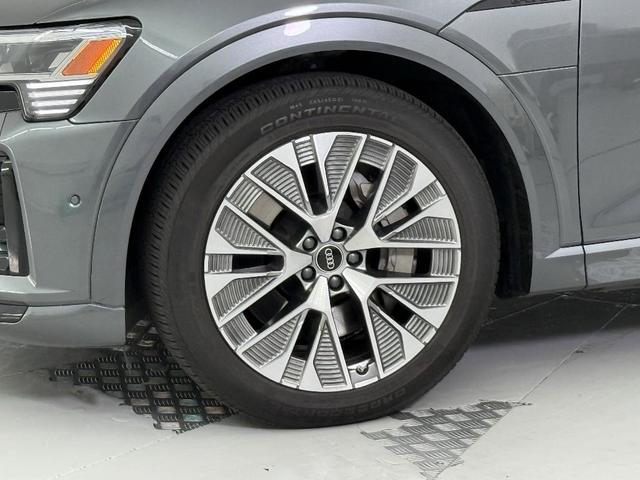 Photo of 2024 Daytona Gray Pearl Effect Audi Q8 e-tron
