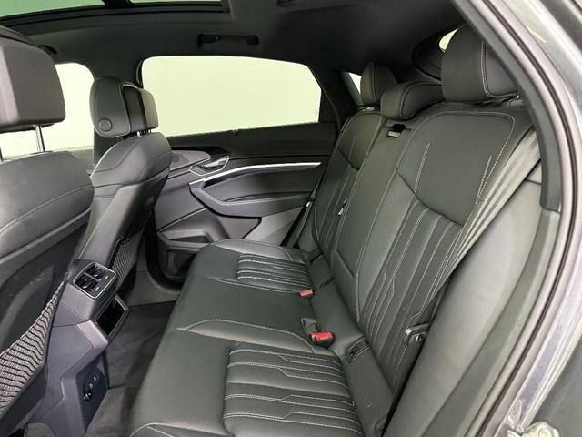 Photo of 2024 Daytona Gray Pearl Effect Audi Q8 e-tron